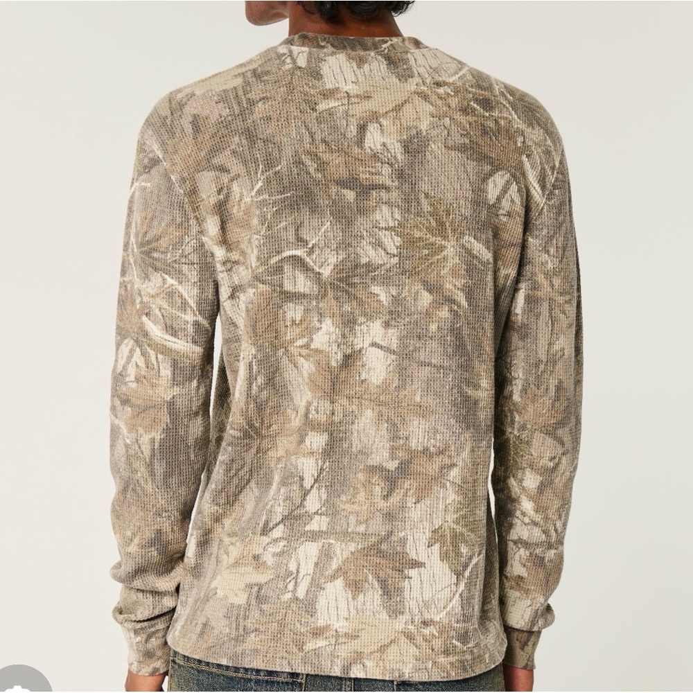 Hollister Men’s Relaxed Thermal Waffle Knit Camo Crew Neck Long Sleeve - Picture 2 of 5